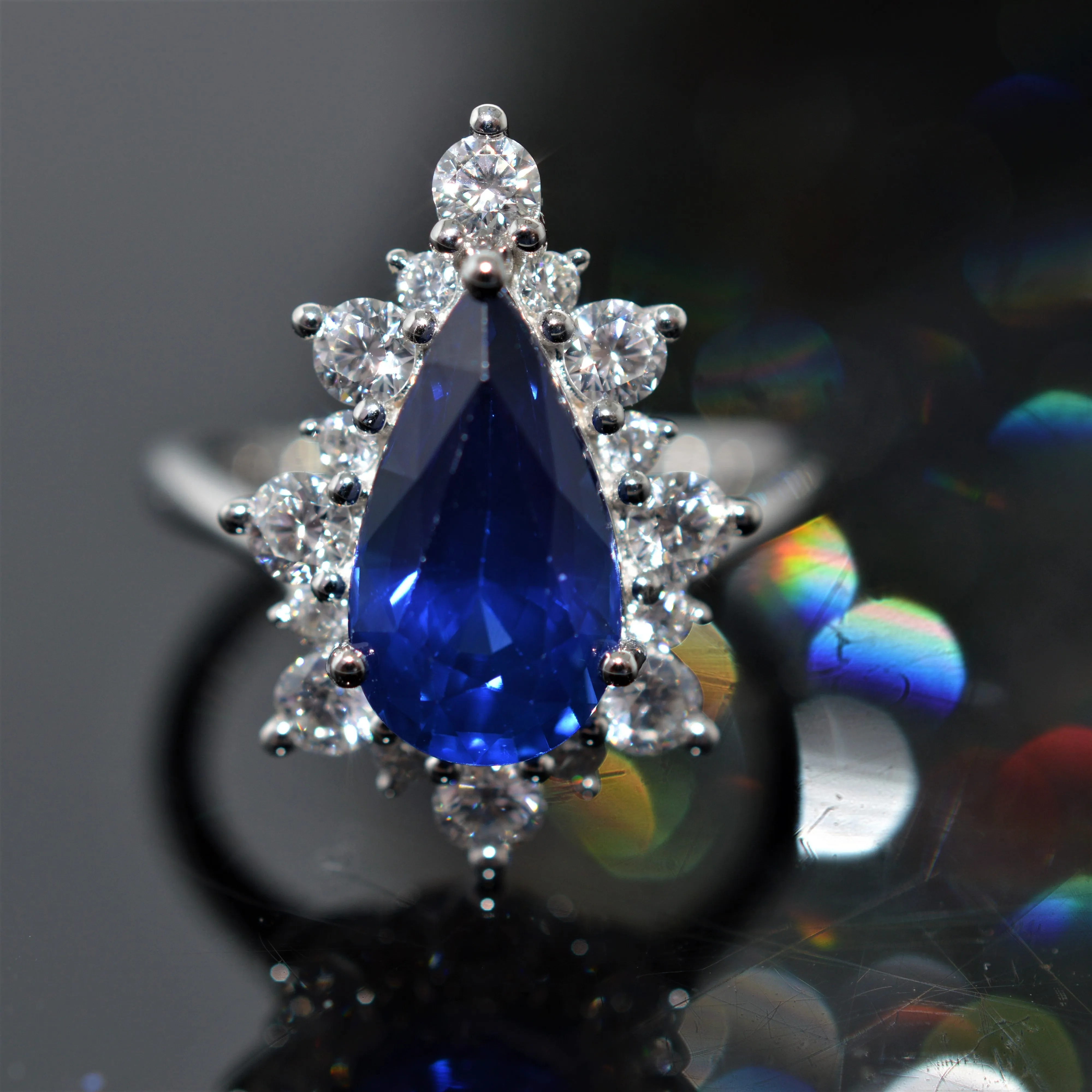 18K White Gold Exquisite Teardrop Sapphire And Diamond Ring