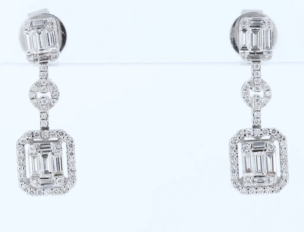 18Kt Ladies Dangling Diamond Earring Total Weight 1.19Cts In White Gold With Baguette And Round Cut Diamonds.
