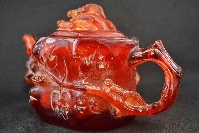 7.15''L- Chinese Natural Antique Exquisite GEOMANTIC AMBER Handcarved Sculpture Lucky Teapot Statue