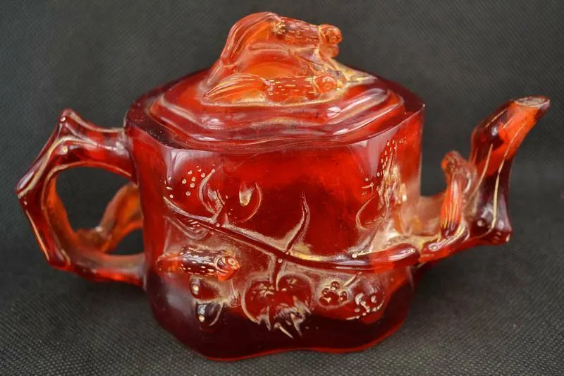 7.15''L- Chinese Natural Antique Exquisite GEOMANTIC AMBER Handcarved Sculpture Lucky Teapot Statue