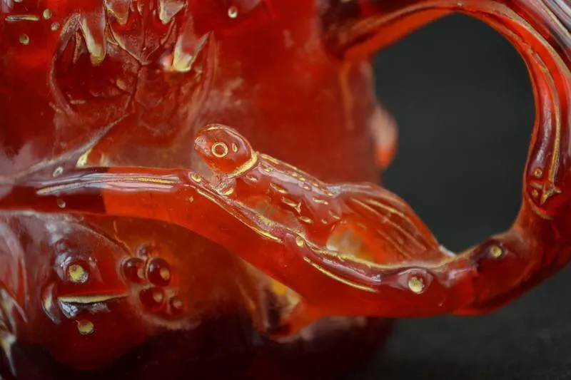 7.15''L- Chinese Natural Antique Exquisite GEOMANTIC AMBER Handcarved Sculpture Lucky Teapot Statue