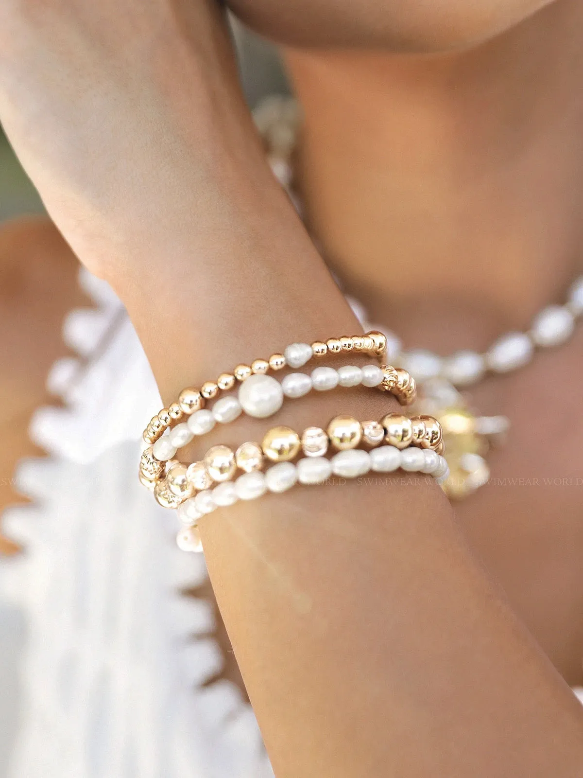 Cowrie Shell 18k Gold Plated Bracelet ::RET