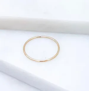 DAINTY GOLD SMOOTH RING