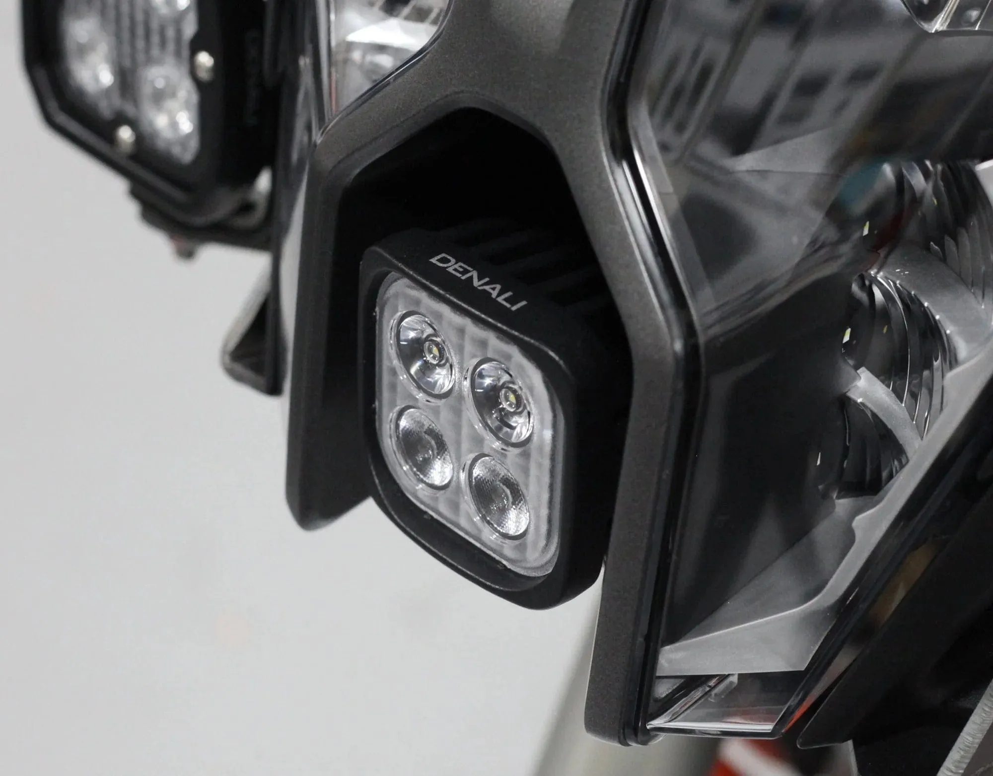 Denali S4 center light kit voor de KTM 1290 Adventure 2021-