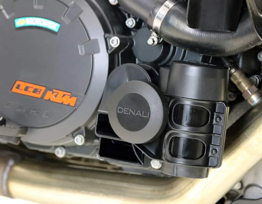 Denali SoundBomb Compact montage beugel voor de KTM 1050. 1090, 1190 en 1290