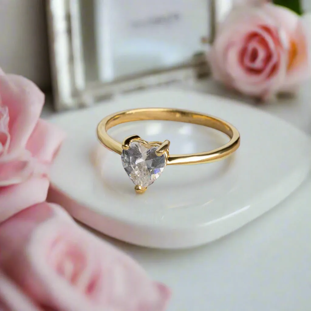 Exquisite 10k Yellow Gold Heart Diamond Solitaire Engagement Ring