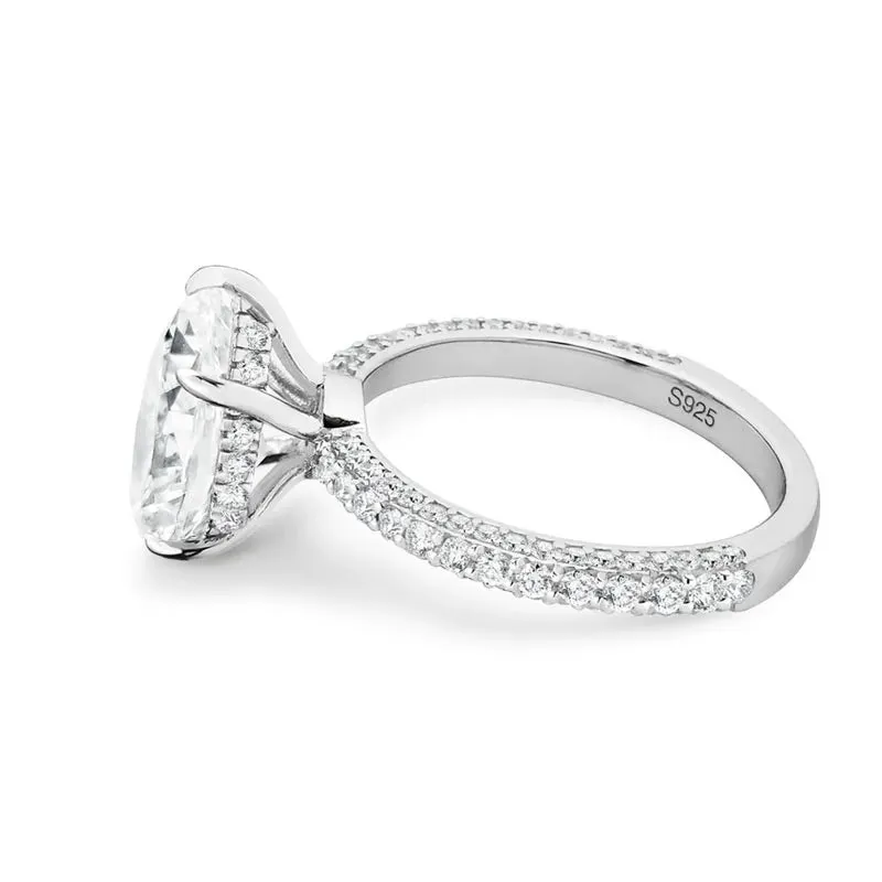 Exquisite 5.0 Ctw Diamond Engagement Ring