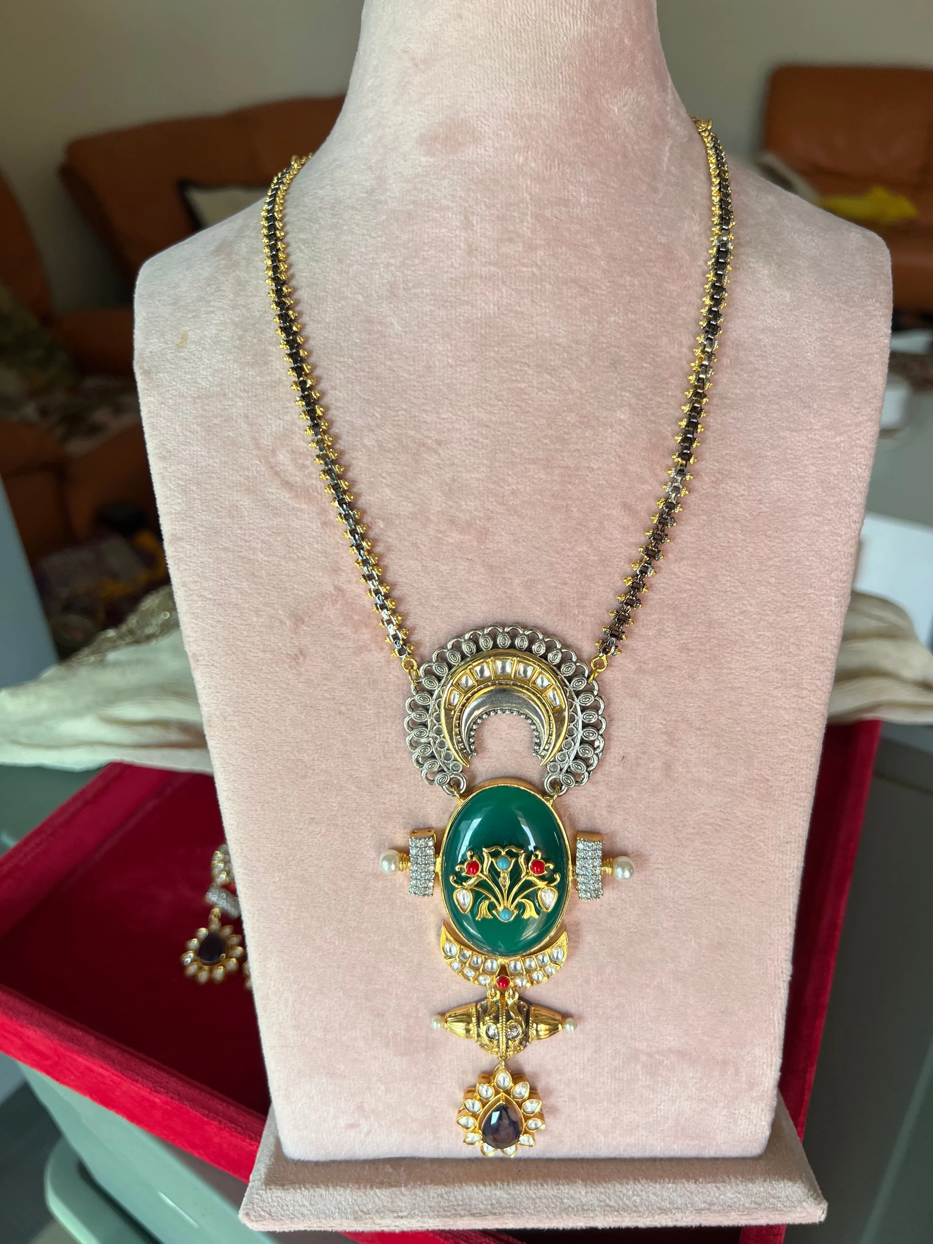 Exquisite Amrapali Fusion Pendant Necklace - Elevate Your Elegance