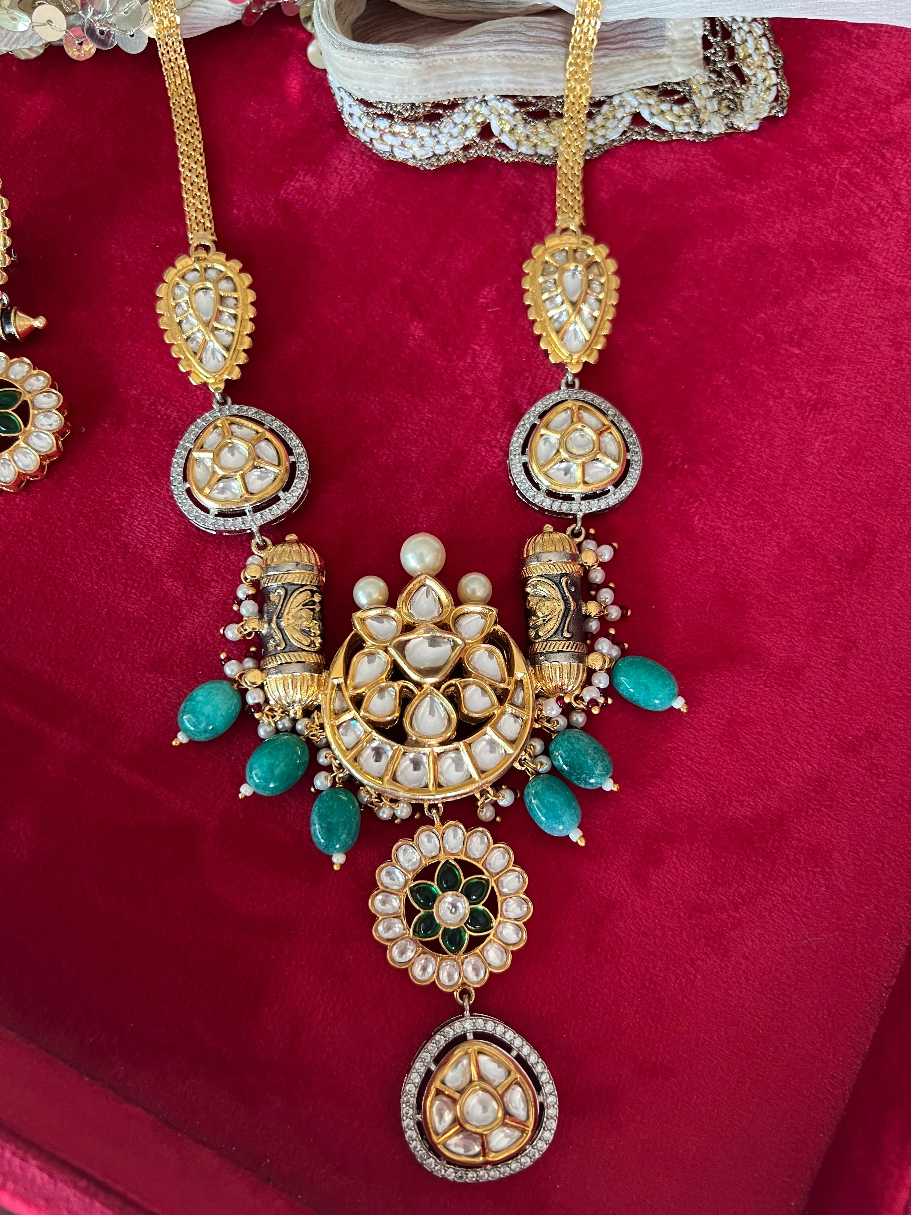 Exquisite Amrapali Fusion Pendant Necklace - Elevate Your Elegance