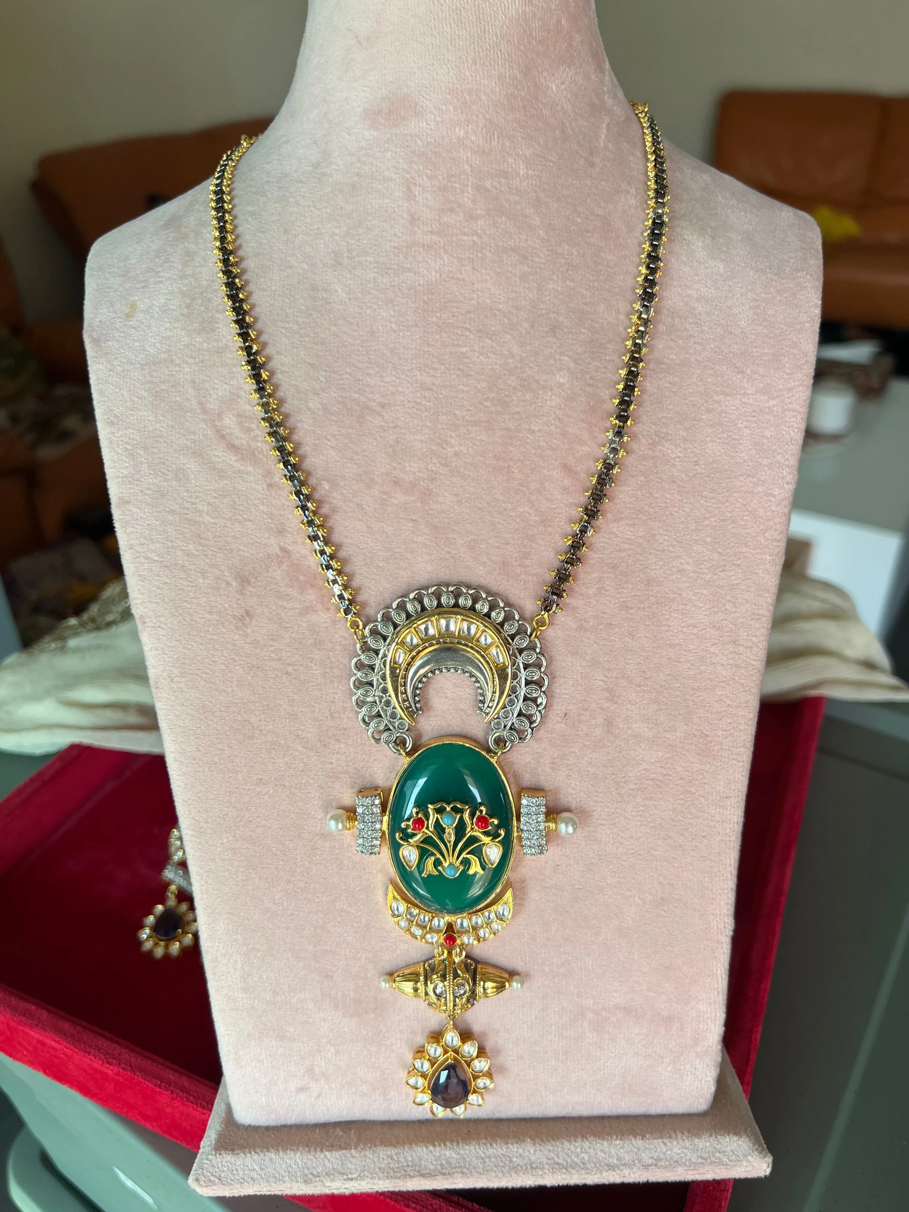 Exquisite Amrapali Fusion Pendant Necklace - Elevate Your Elegance