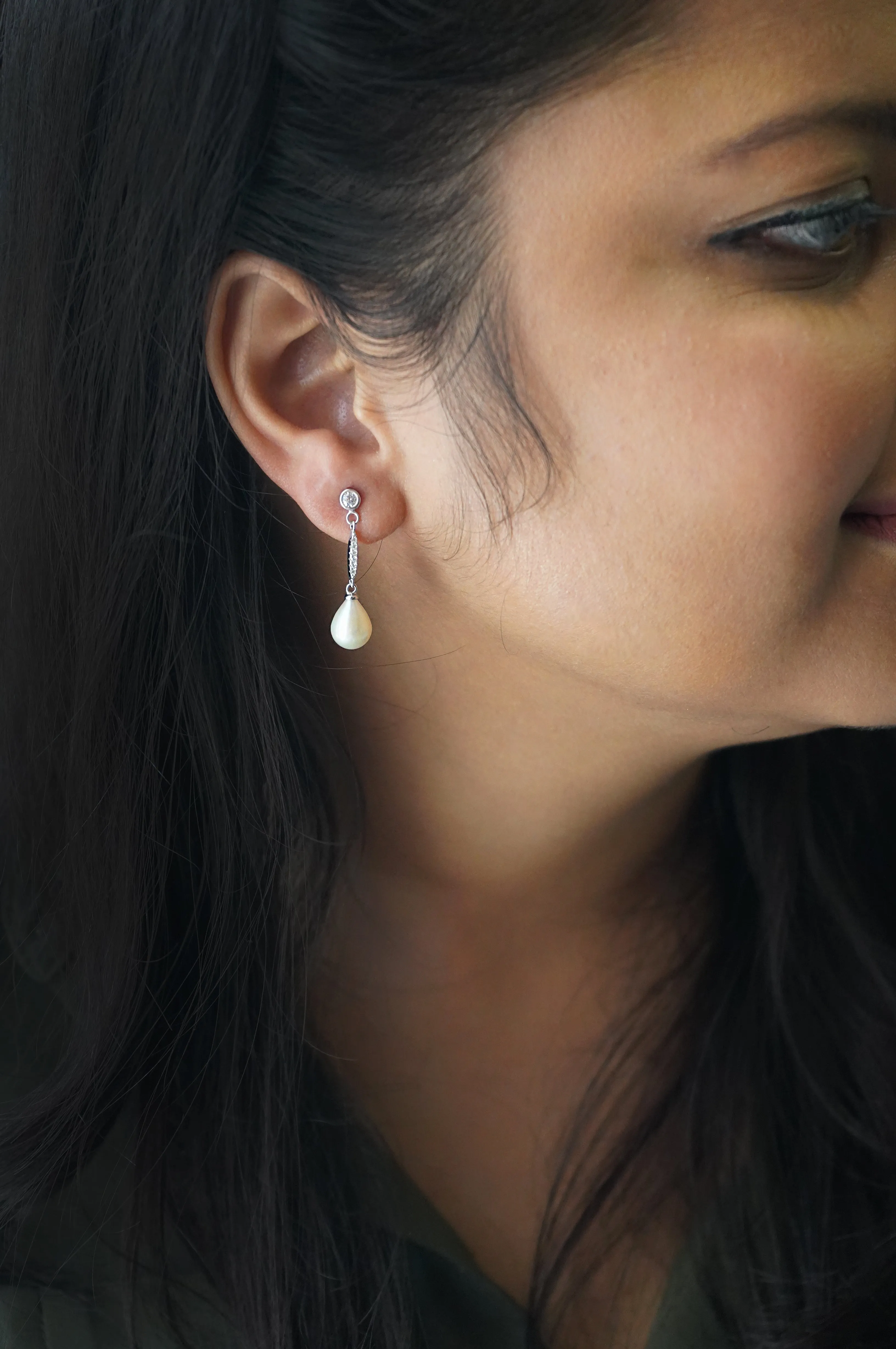 Exquisite Charmer Sterling Silver Pearl Droplet Earrings