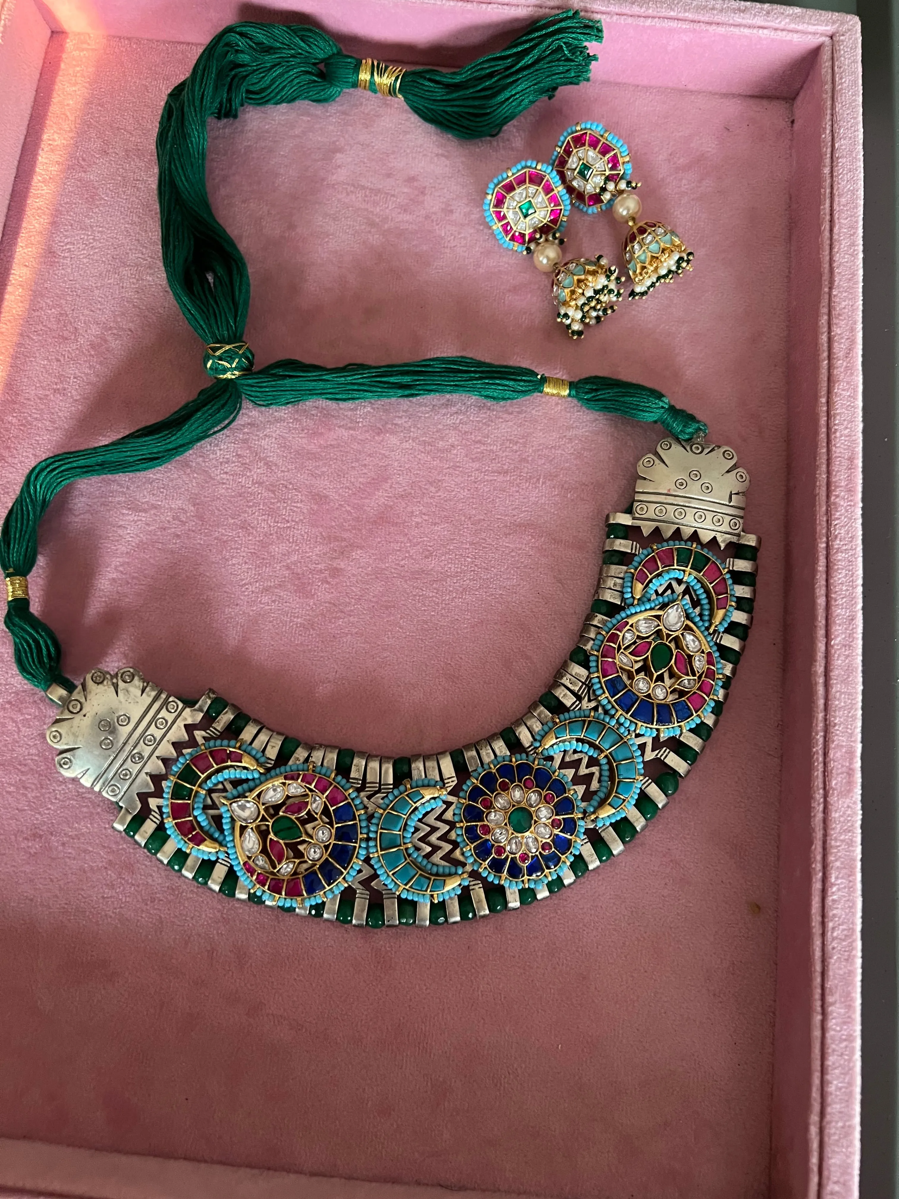 Exquisite Choker Necklace Set - A Masterpiece of Elegance