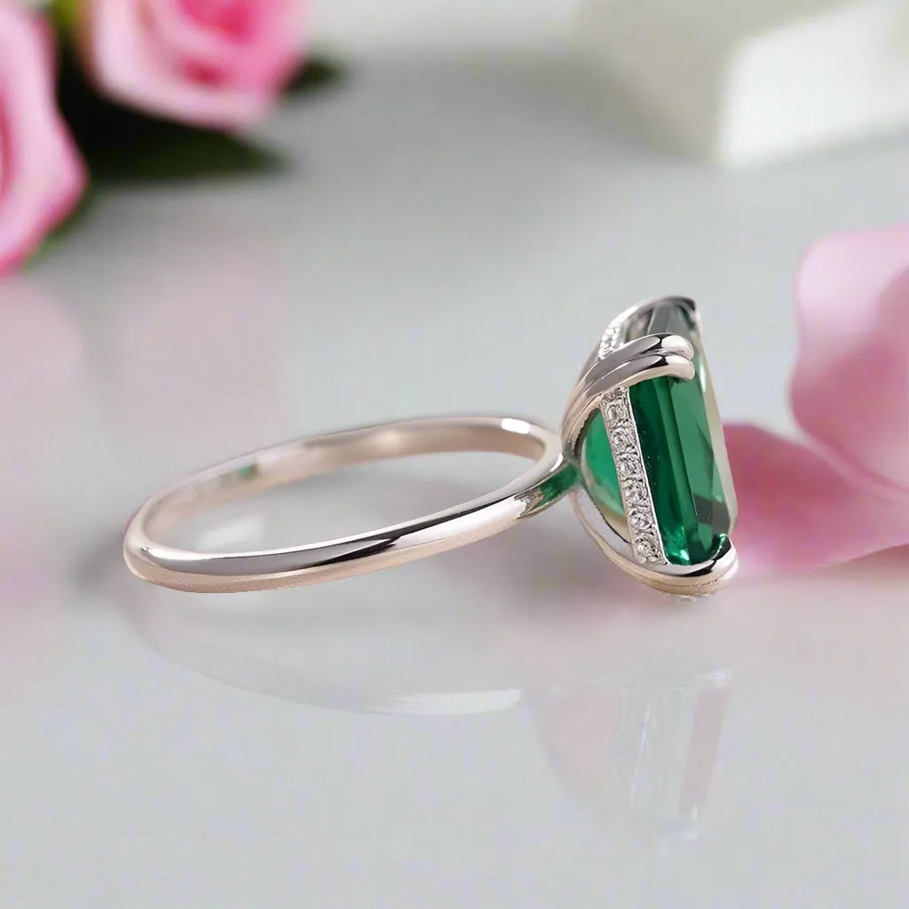 Exquisite Emerald Green Cushion Cut Engagement Ring
