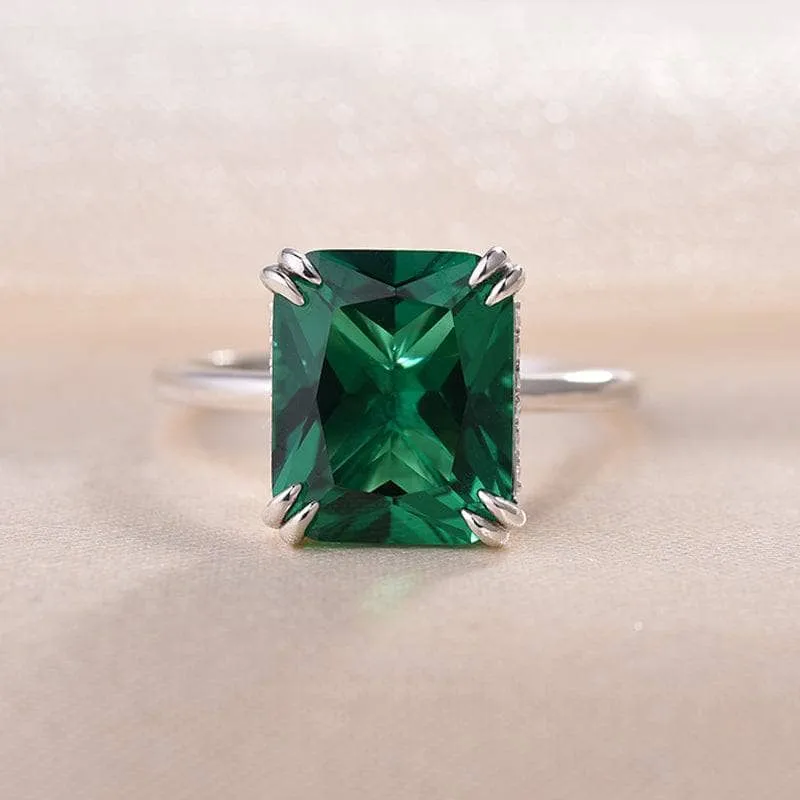 Exquisite Emerald Green Cushion Cut Engagement Ring
