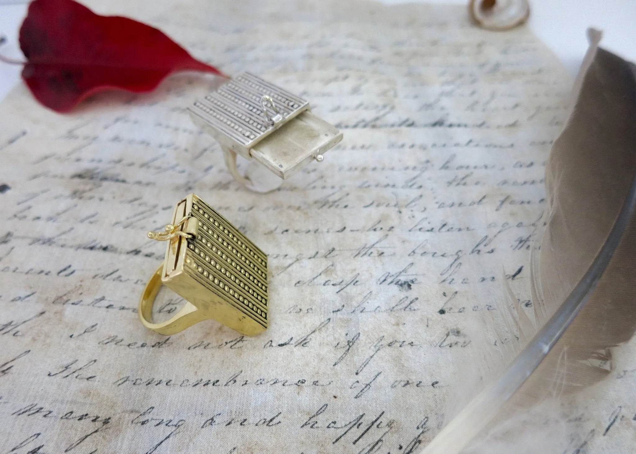 Exquisite, gold-plated brass rectangular drawer ring