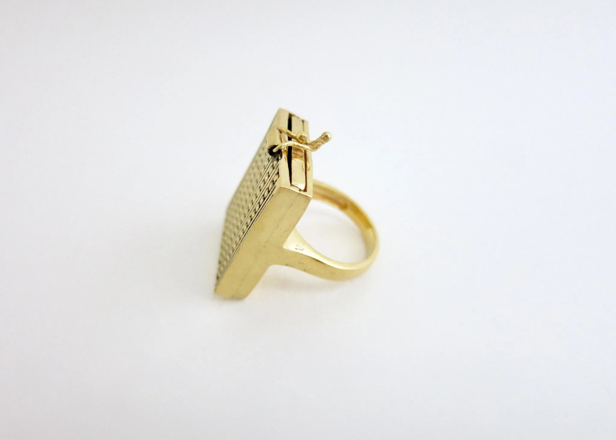 Exquisite, gold-plated brass rectangular drawer ring
