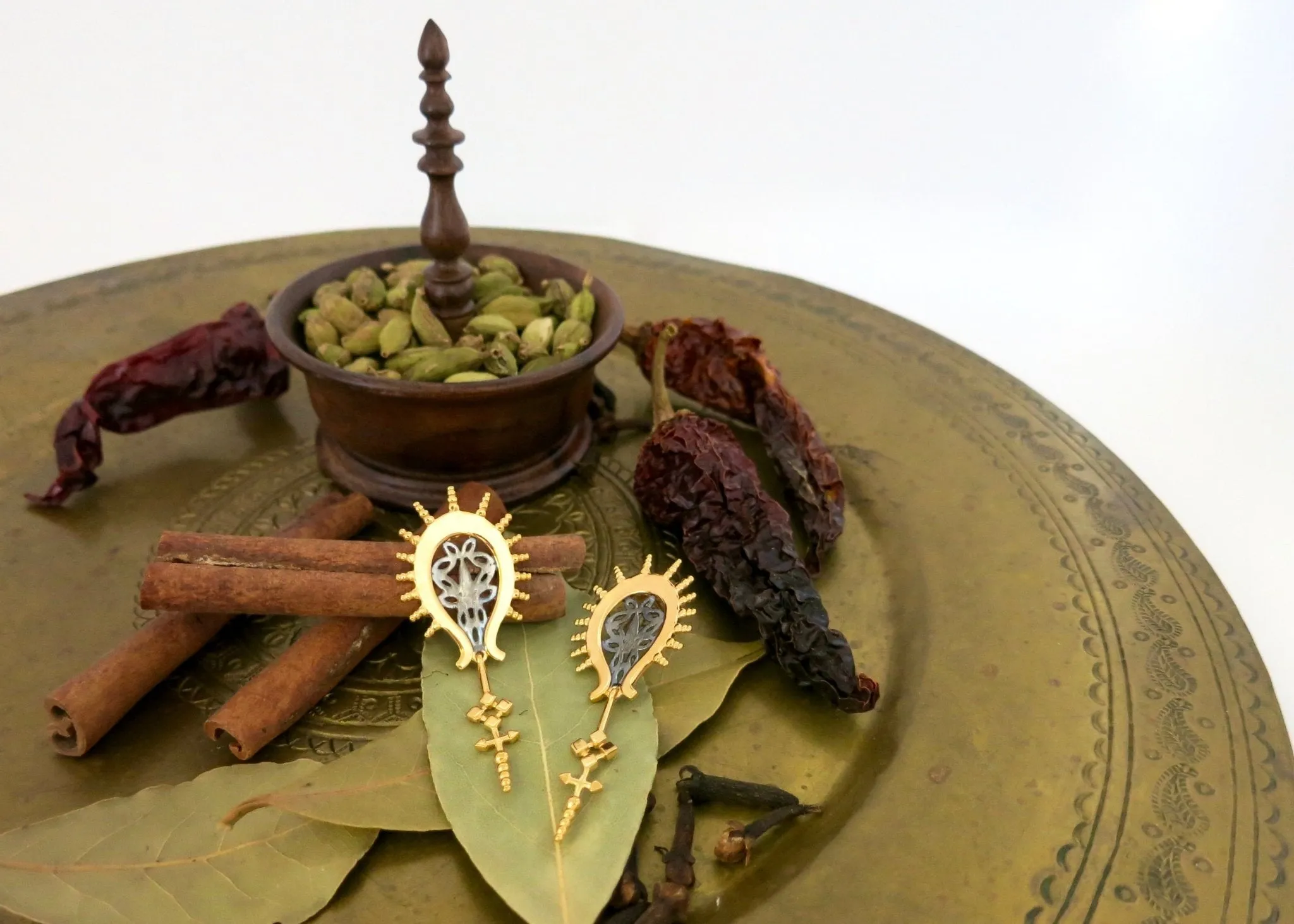 Exquisite, gold plated, two-tone 'Sunehri' earrings