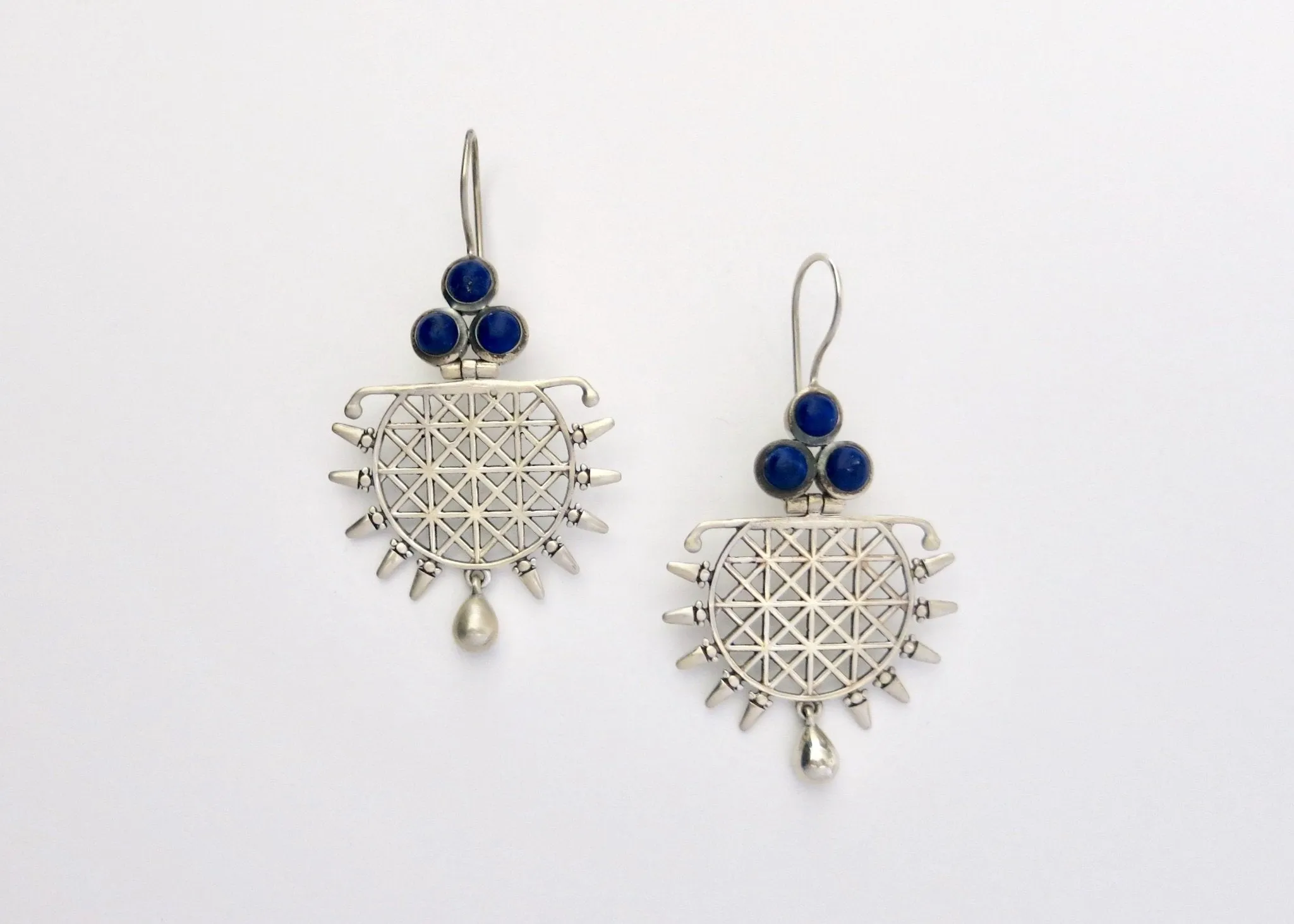 Exquisite, grid pattern lapis earrings