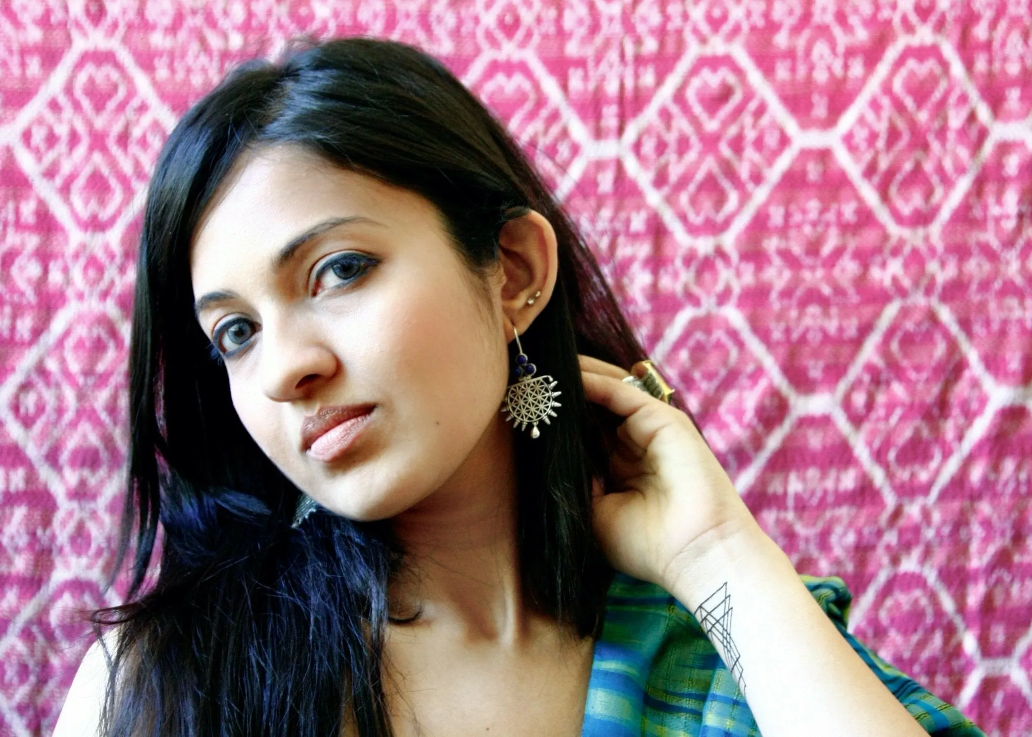 Exquisite, grid pattern lapis earrings