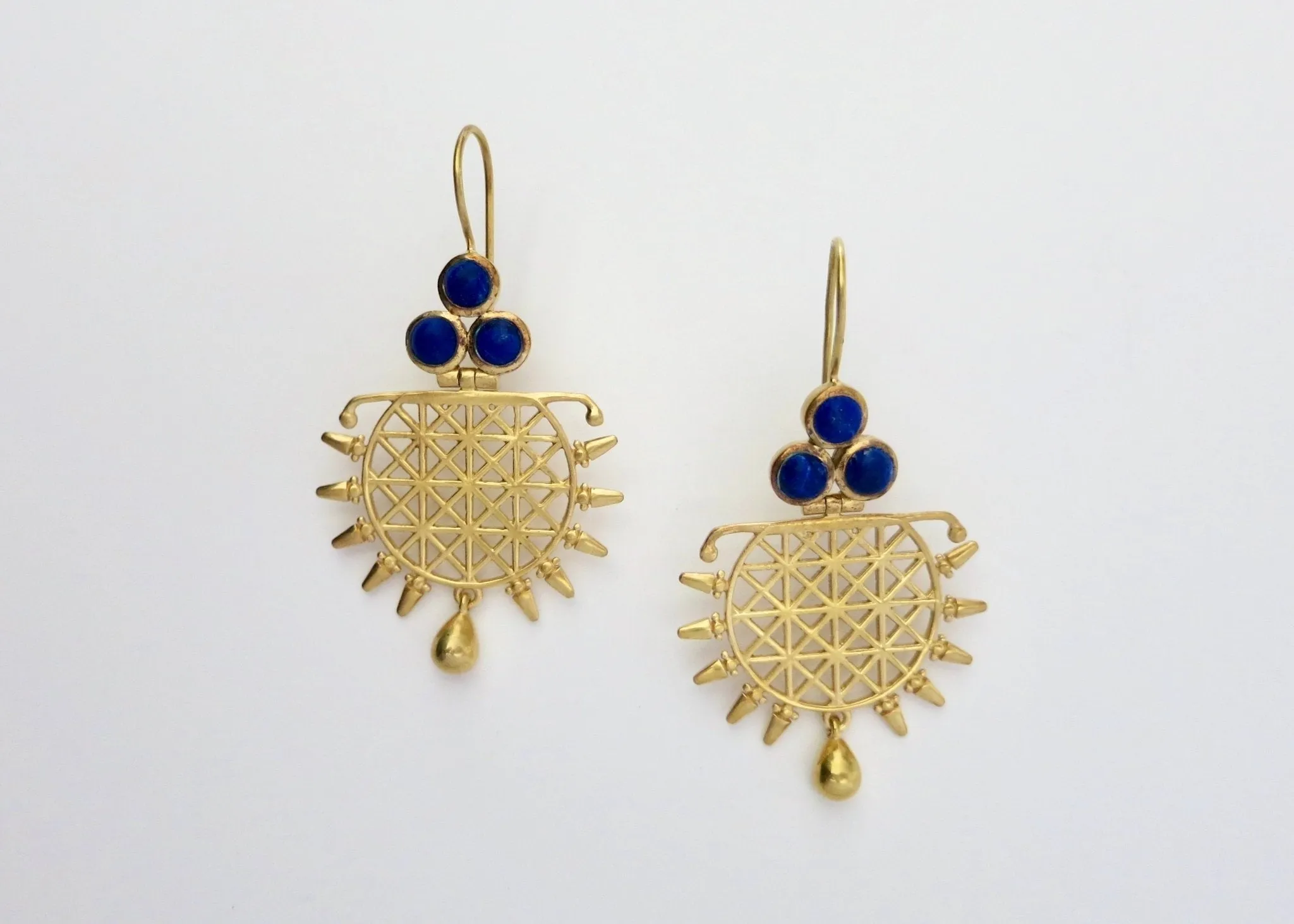 Exquisite, grid pattern lapis earrings