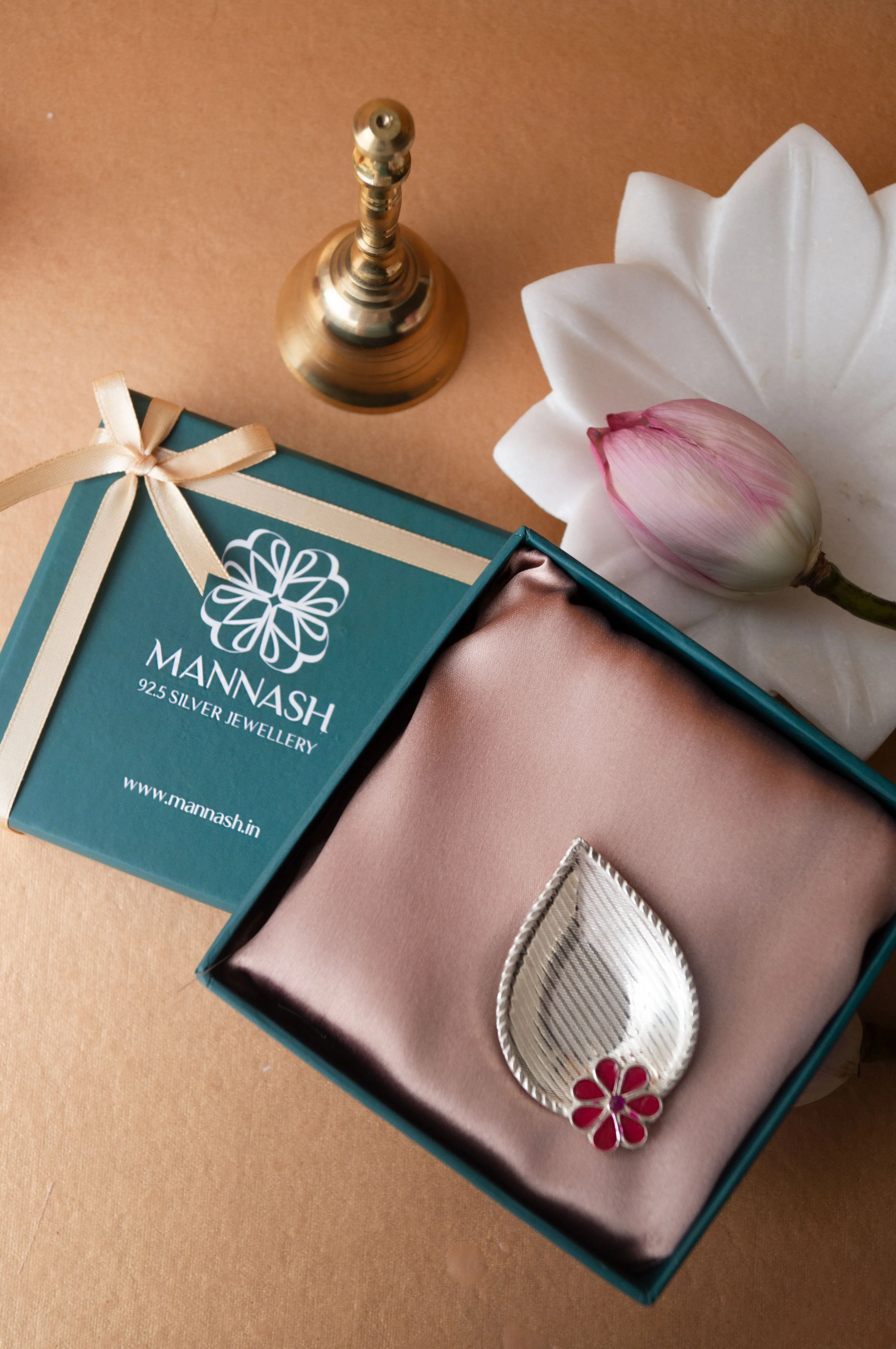 Exquisite Sterling Silver Flower Mini Meena Prasad Plate