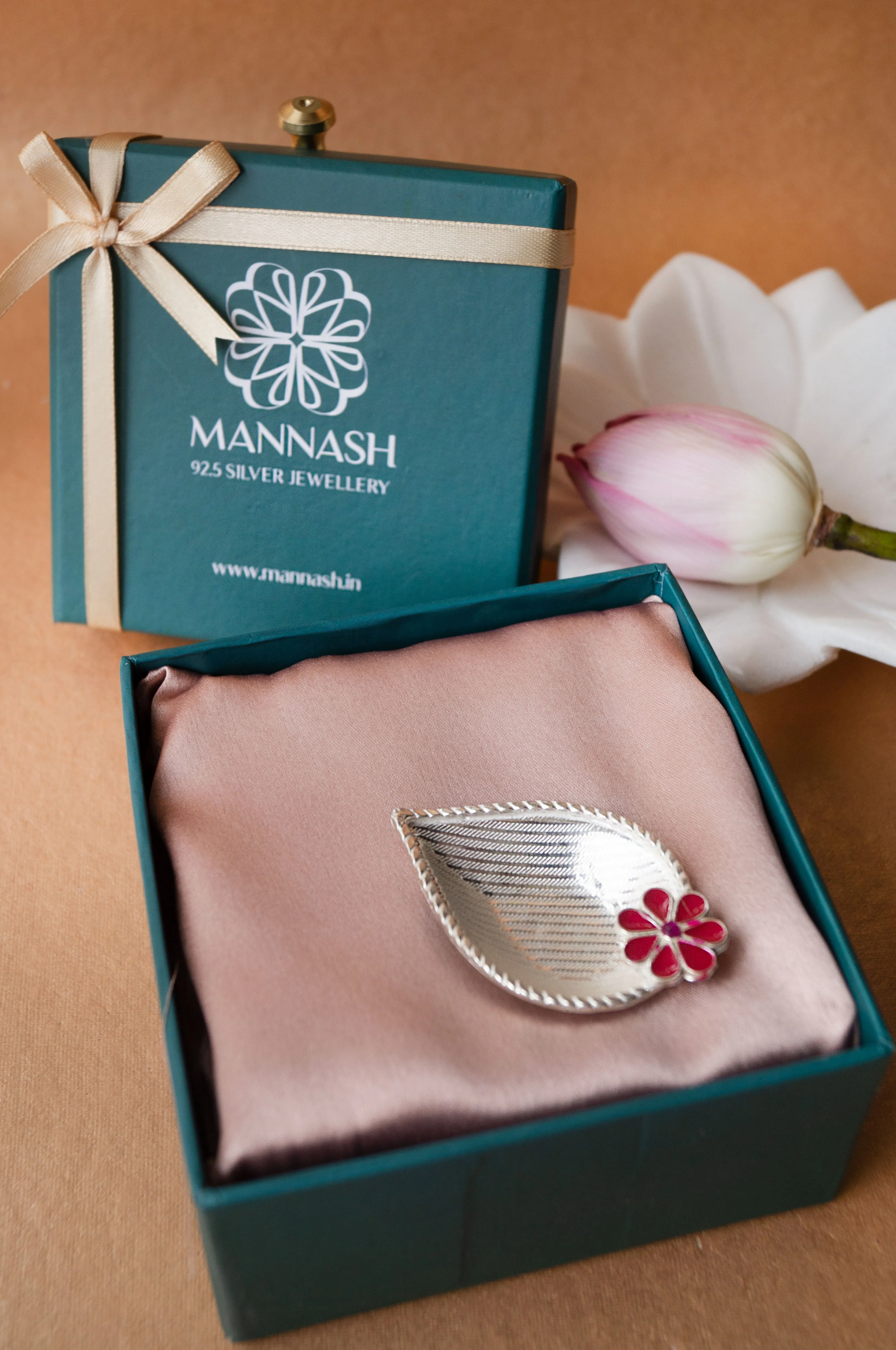 Exquisite Sterling Silver Flower Mini Meena Prasad Plate