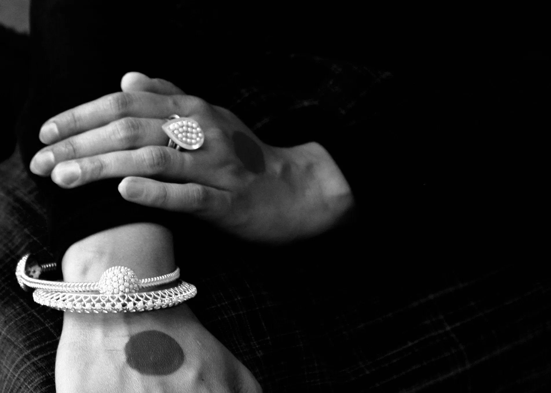 Exquisite, tear-drop shape pearl encrusted ring