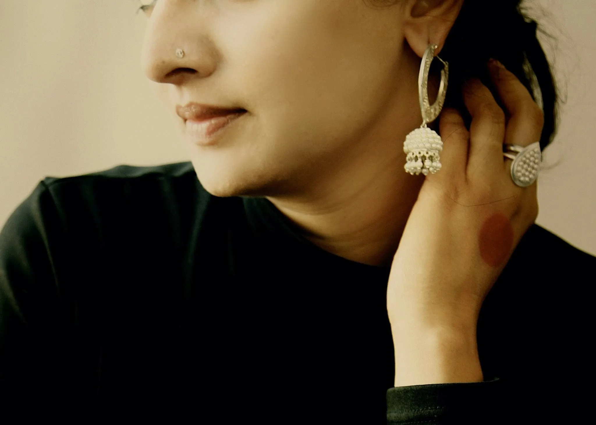Exquisite, tear-drop shape pearl encrusted ring