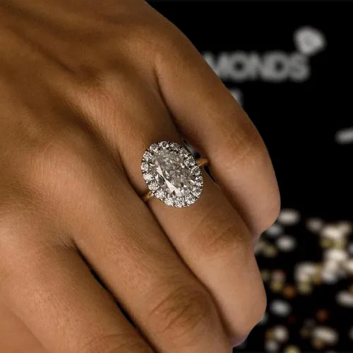 Exquisite Yellow Gold Halo Oval Cut Engagement Ring