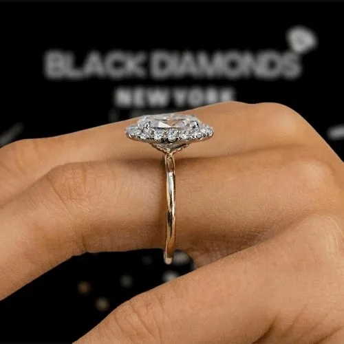 Exquisite Yellow Gold Halo Oval Cut Engagement Ring