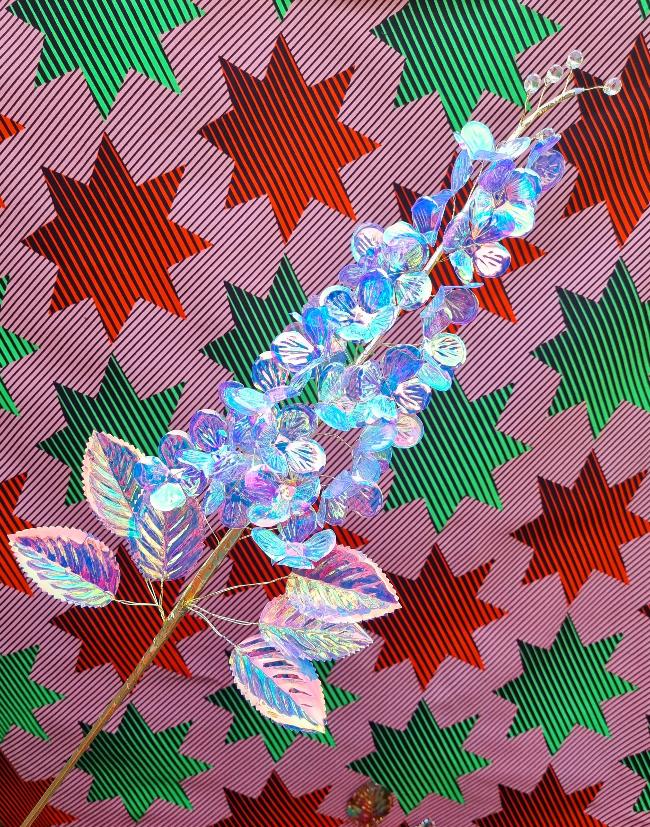 Holgraphic garlands and sprays