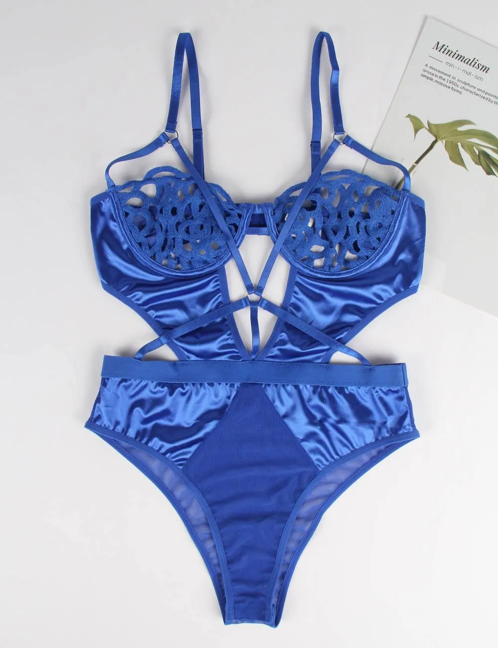 Lace Splicing Exquisite Hollow Out Cup Teddy Egypt With Underwire