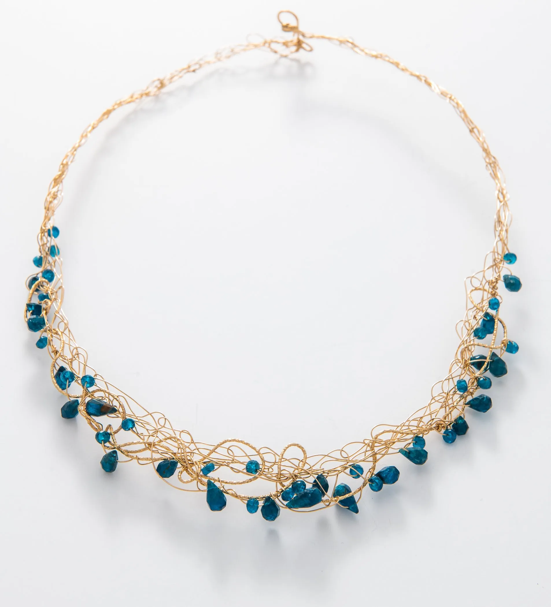 Line Drawn Kyanite Collar