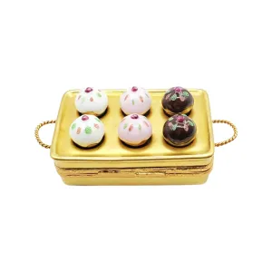 Muffin Tin w 6 Cup Cakes