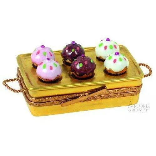 Muffin Tin w 6 Cup Cakes