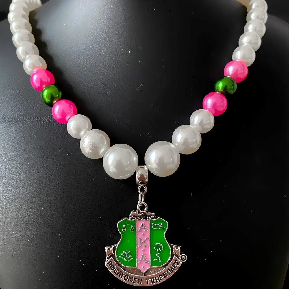 Pretty 💕💚 “Exquisite” Pearl Necklace