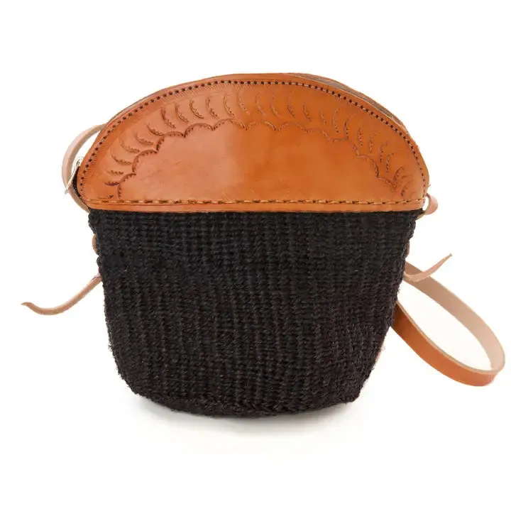 Sisal & Leather Zippered Purse in Black