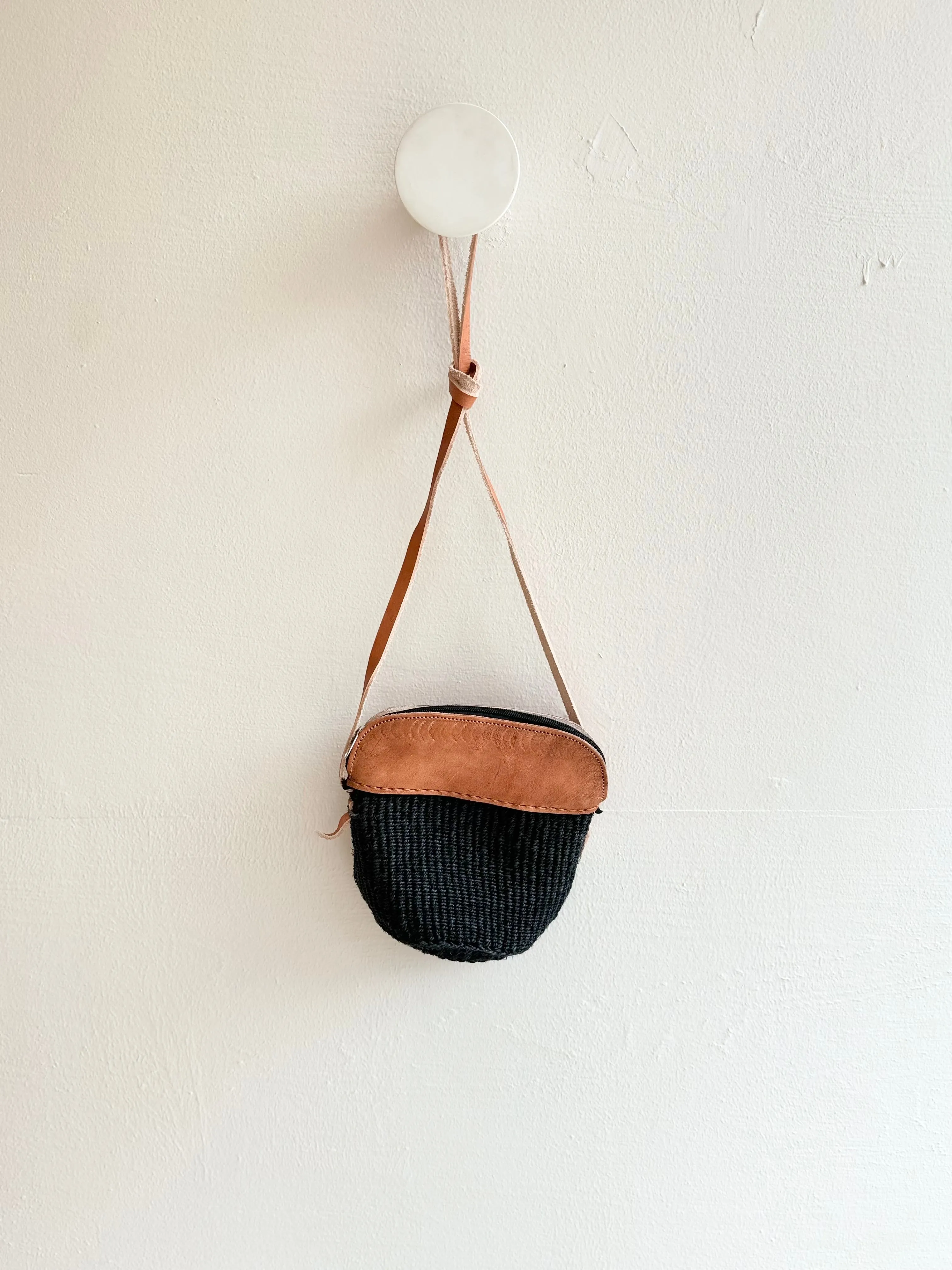 Sisal & Leather Zippered Purse in Black