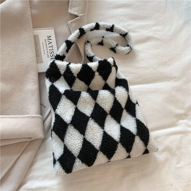 Sue – Plush Heart Pattern Shoulder Bag with Soft Finish