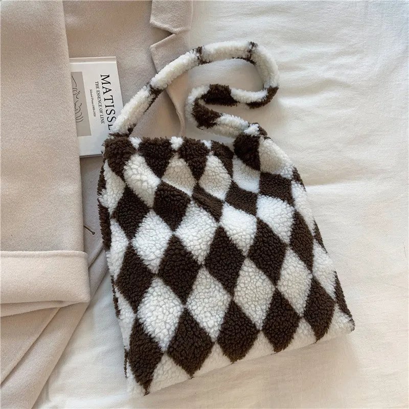 Sue – Plush Heart Pattern Shoulder Bag with Soft Finish
