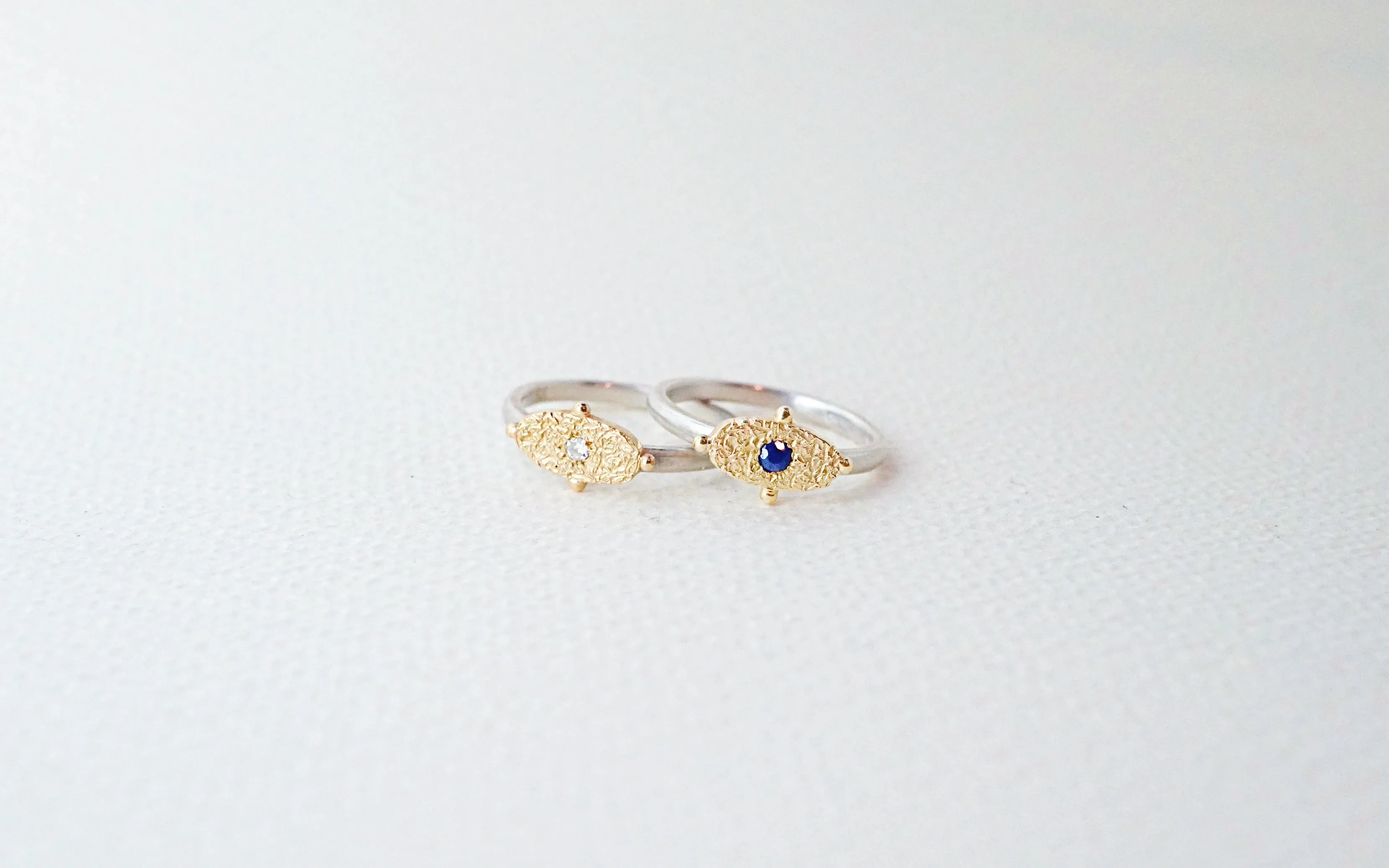 Textured signet ring