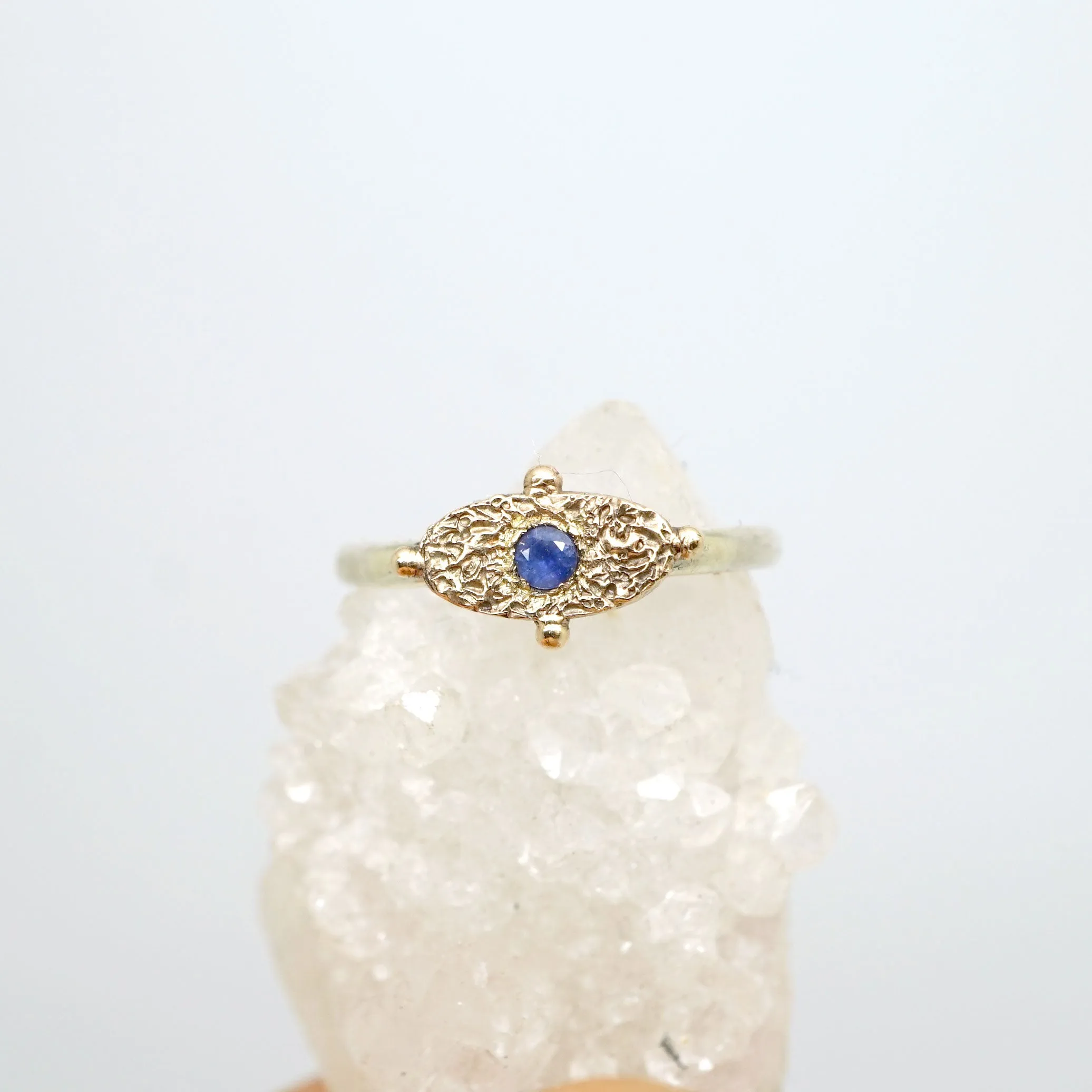 Textured signet ring