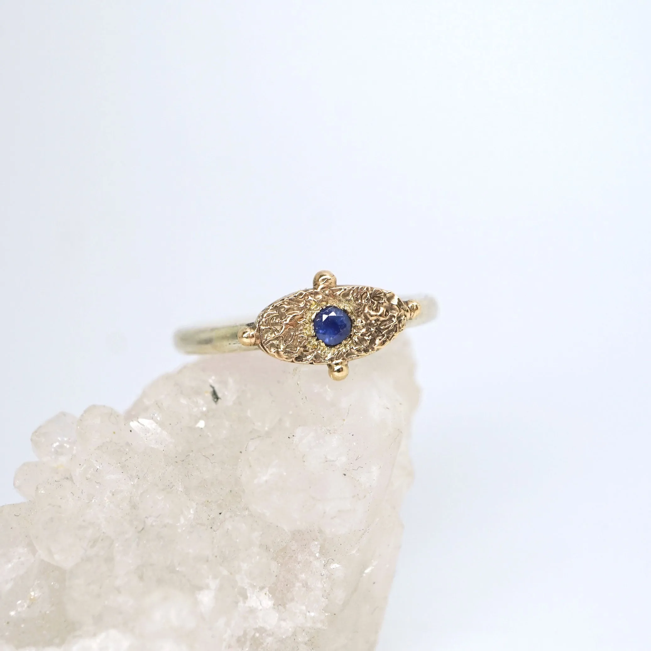 Textured signet ring