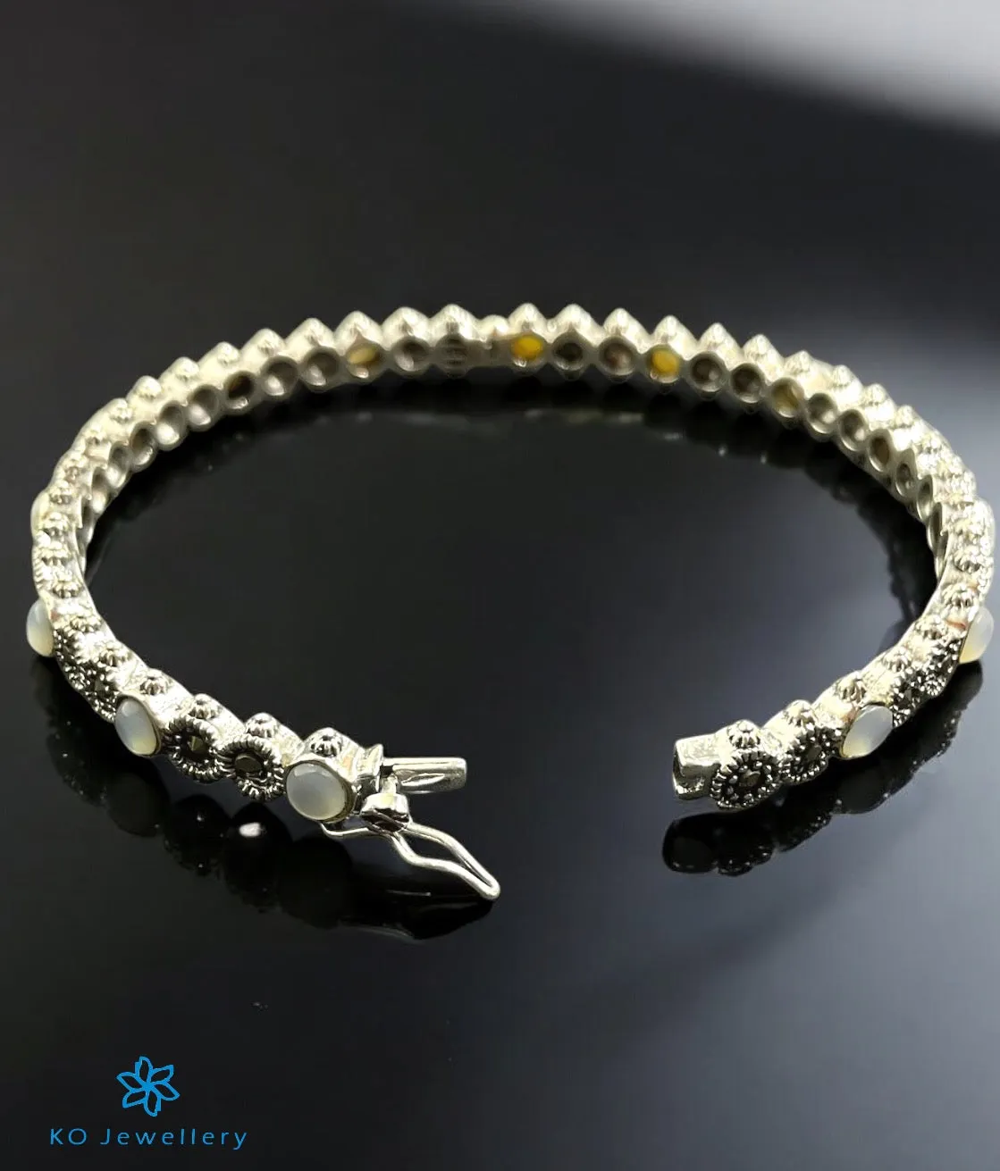 The Opulent Silver Marcasite Openable Bracelet (Free Size)
