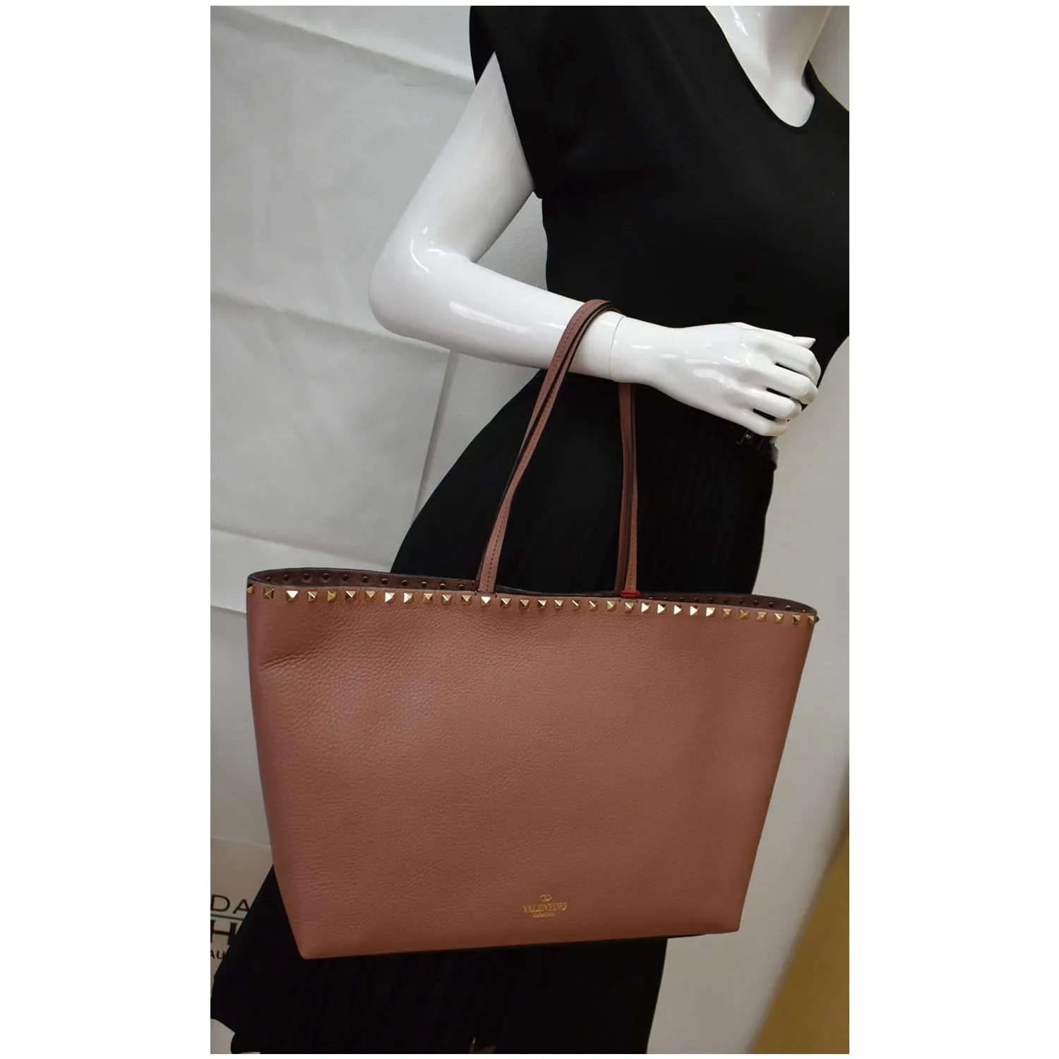 VALENTINO Garavani Rockstud Textured Leather Shopping Tote Bag Dark Rose - 10% OFF