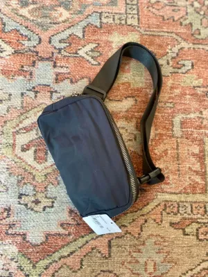Waterproof workout fanny pack