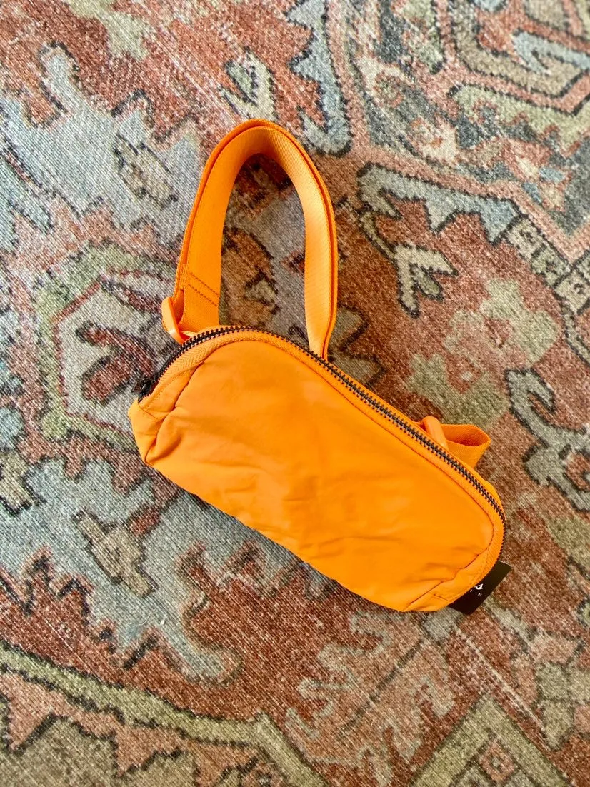 Waterproof workout fanny pack