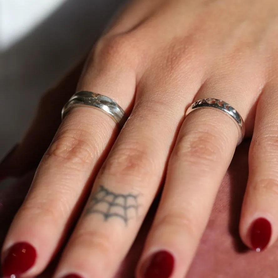 WAVY TEXTURED BAND